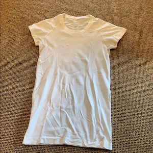WHITE LULULEMON SHORT SLEEVE SHIRT SIZE 4